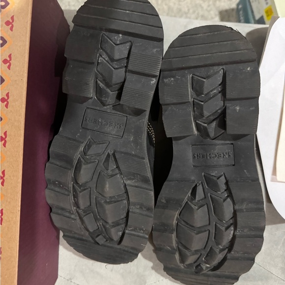 Skechers tie up shoe - Picture 3 of 4